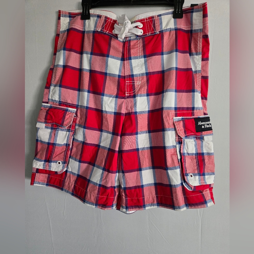 Brand New Abercrombie & Fitch Red Plaid Men's Shorts (XL)